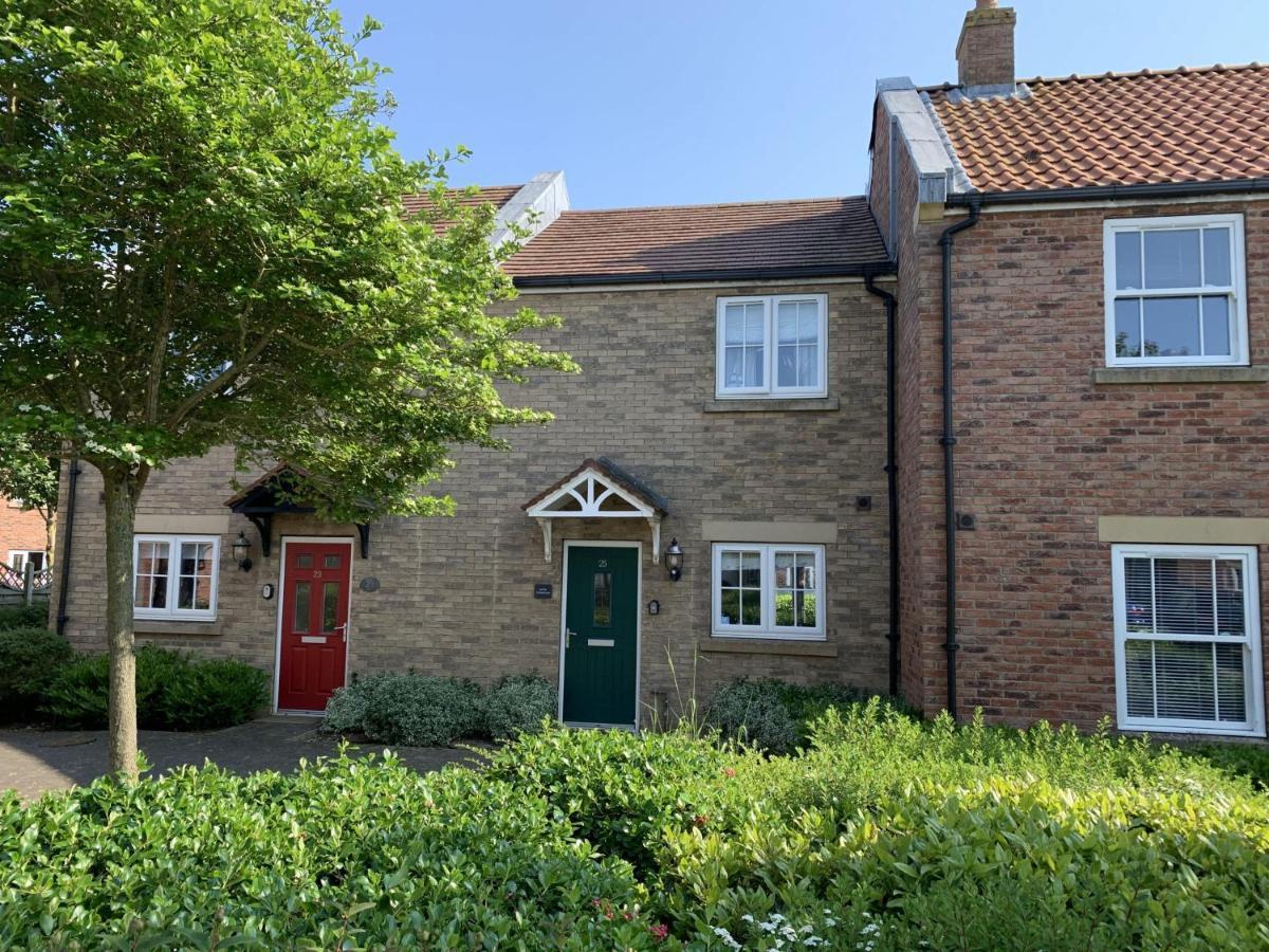 Sea Esta At The Bay, Sleeps 4-5, And 2 Dogs For Free Too Filey